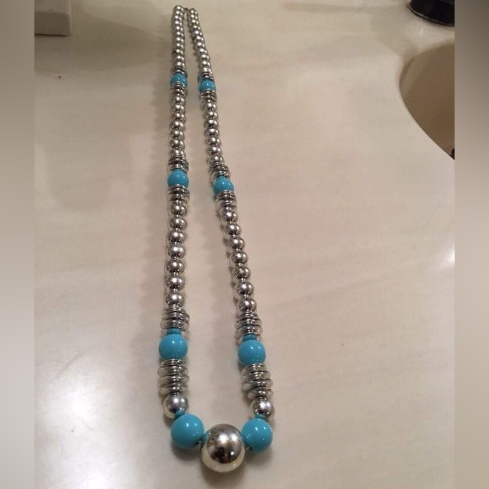 Like New Silver and Turquoise Costume Jewelry Necklace